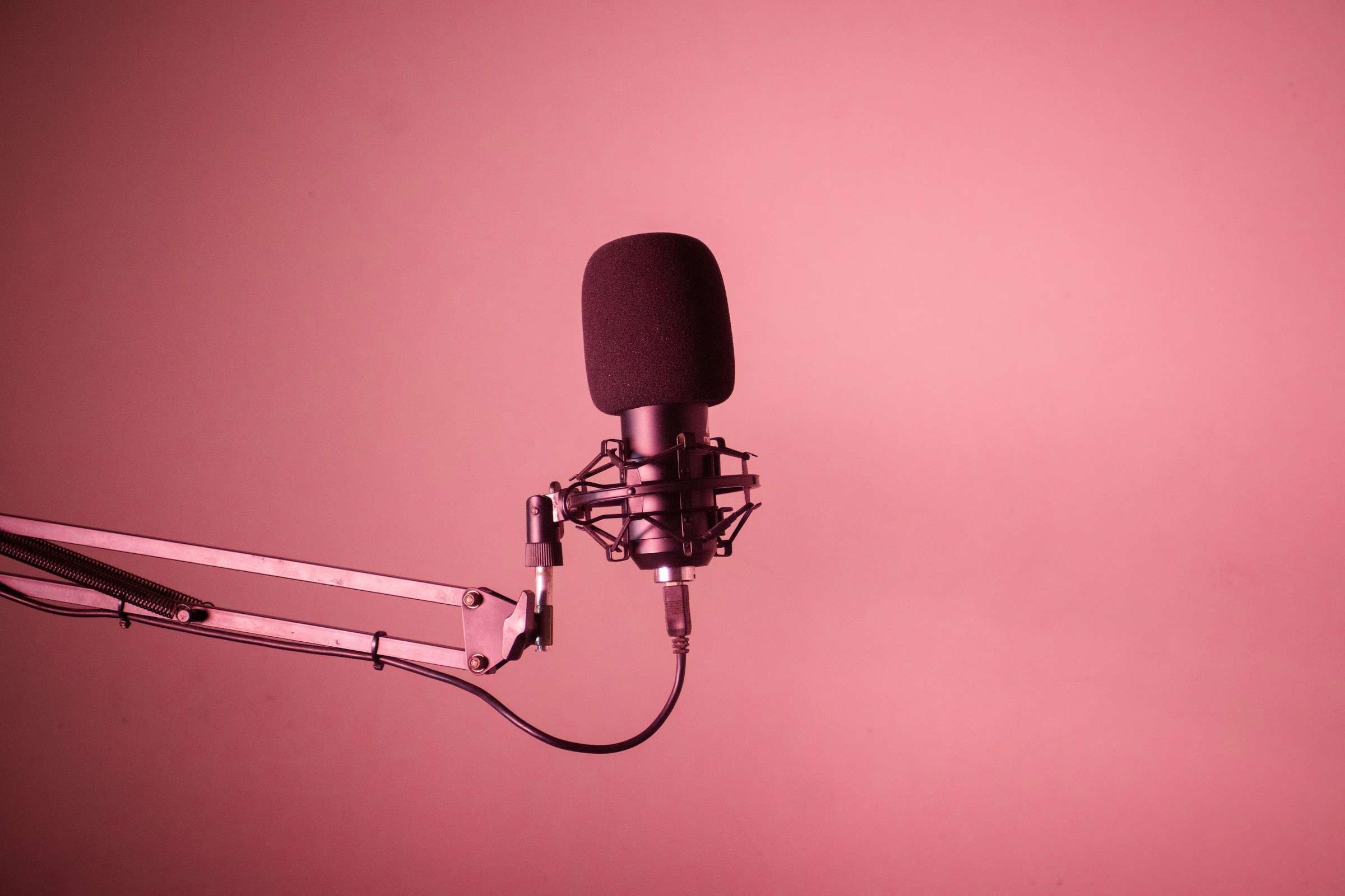 ritupon-baishya-tVv4i-X3yBE-unsplash Microphone on stand
